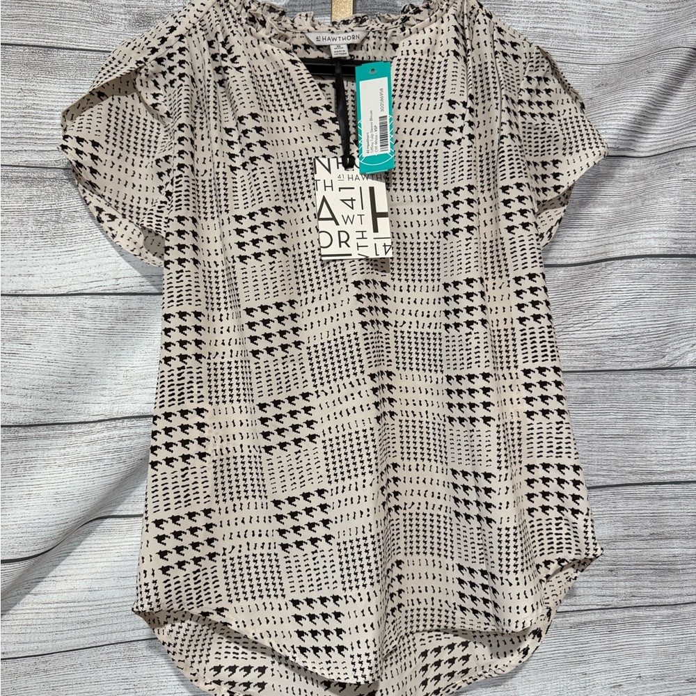 41 Hawthorn Black and White Patterned Top